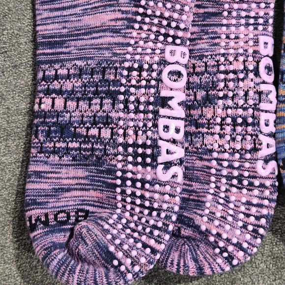 Bombas Gripper Socks 2 Pack Multi Color Pink Blue Athletic Cozy Medium - Picture 4 of 8